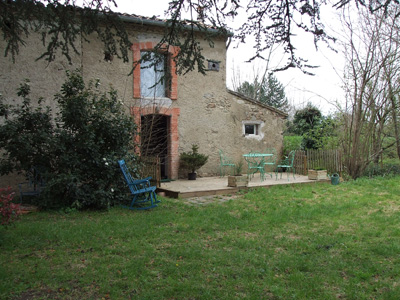 Location de chambres d'hotes et gîte originaux dans un ancien moulin à eau au pied de la montagne noire pour partager un endroit priviligié et la convivialité du pays